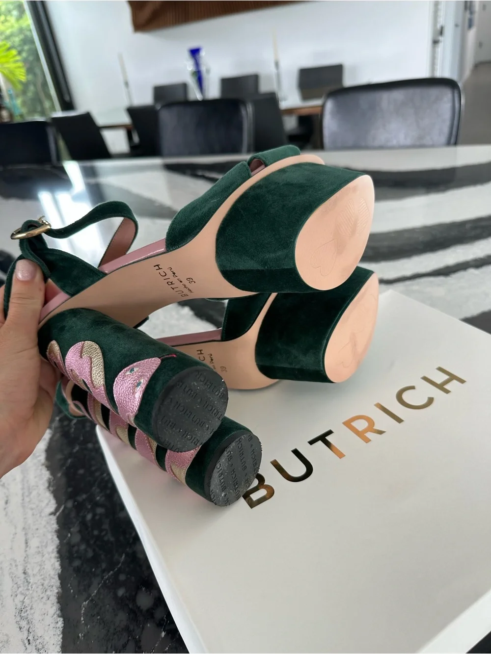 Butrich eye catching